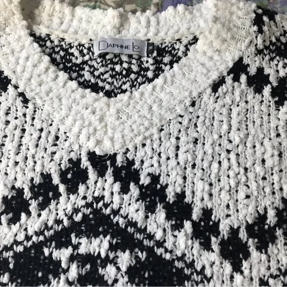Daphne Lo Black and White Geometric Polyester/Acrylic Sweater - Picture 4 of 5